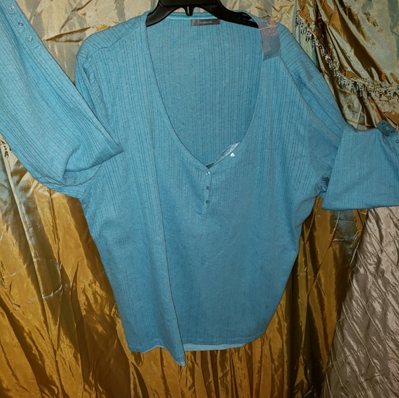 Women's Top - Picture 3 of 3